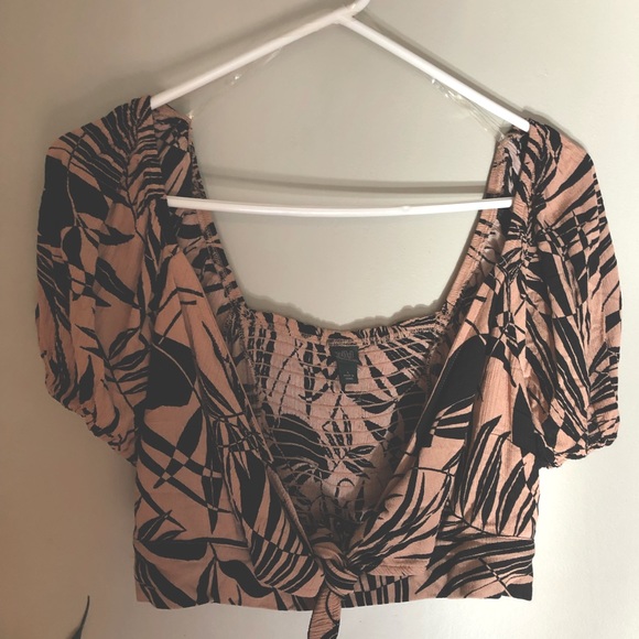 Wild Fable black clay leaf puff sleeve crop top - Picture 2 of 3